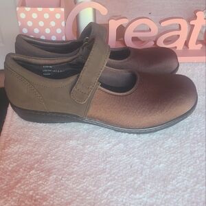 Brown Aeltrex comfort shoes